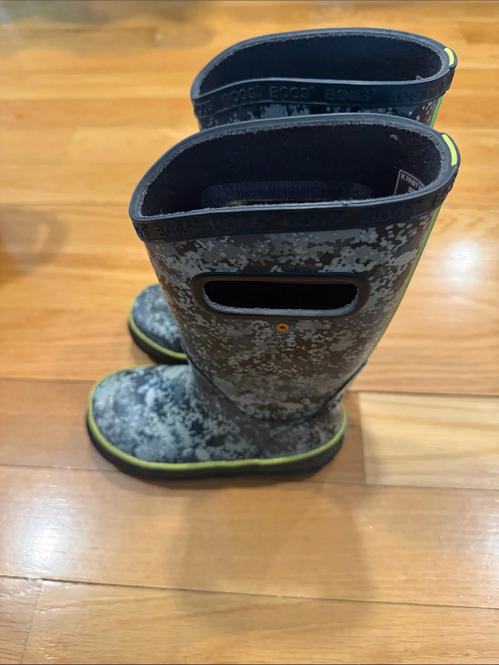 Bogs boys camo rain boots size 11.